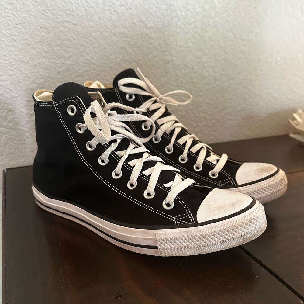 Converse Chuck Taylor Hi Tops (Men’s Size 10) Excellent Used Condition